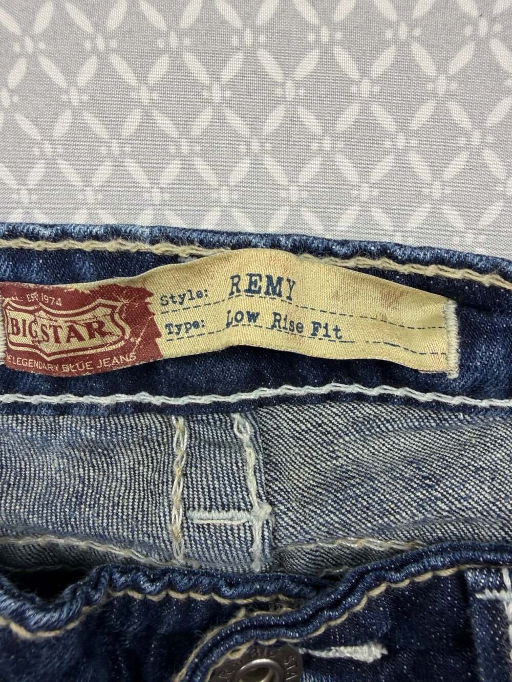 Big Star Remy Low Rise Fit Jeans Size 28R - Picture 2 of 16